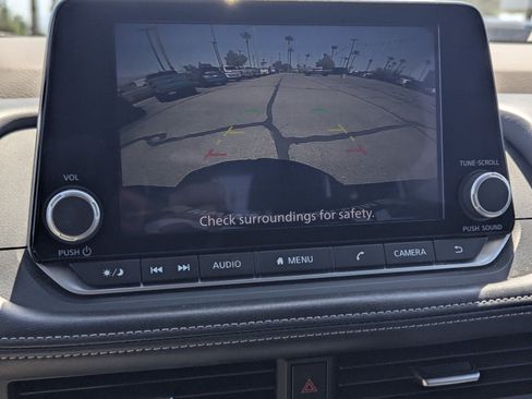 Used 2023 Nissan Rogue S FWD image 12