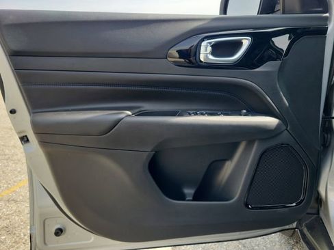 New 2026 Jeep Compass Latitude image 17