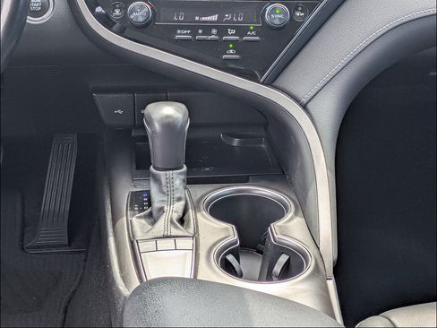 Used 2022 Toyota Camry SE w/ Audio Upgrade Package FWD image 19