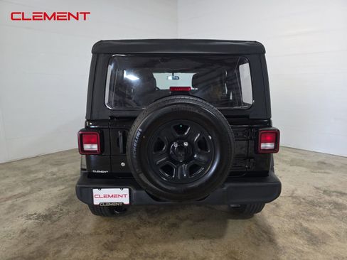 Used 2023 Jeep Wrangler Sport image 7