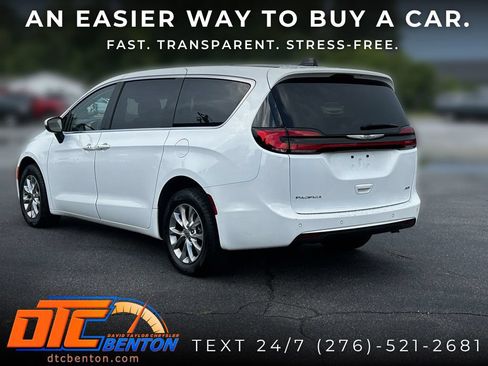 Used 2023 Chrysler Pacifica Touring-L AWD/4WD image 7