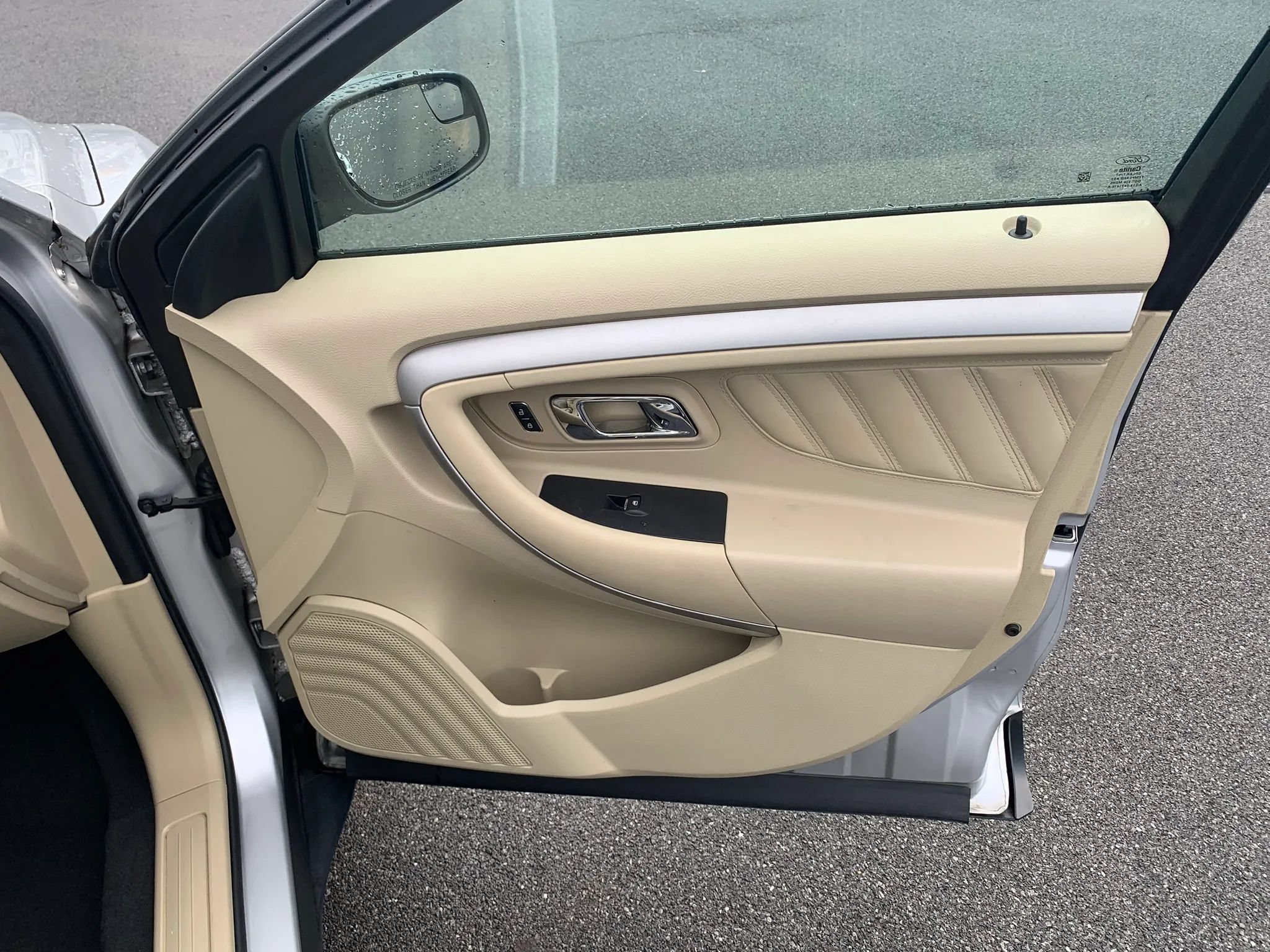 Used 2019 Ford Taurus SE FWD image 21