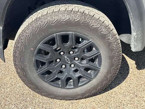 Used 2024 Chevrolet Colorado Trail Boss w/ Advanced Trailering Package image 3