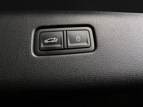 Used 2022 Genesis GV70 2.5T w/ Advanced Package image 32