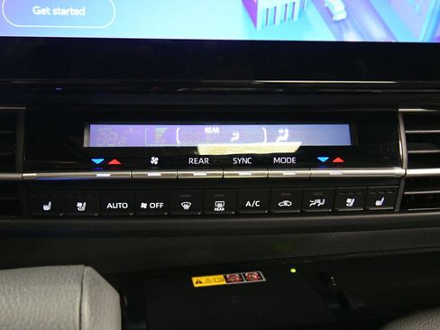 Used 2025 Toyota Sienna Platinum AWD/4WD image 16