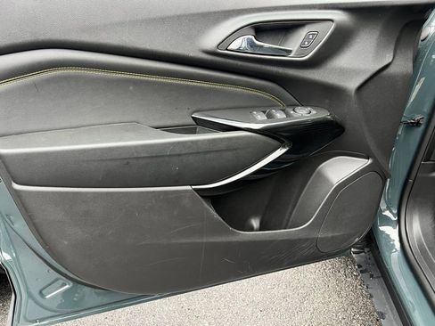Used 2025 Chevrolet Trax LT FWD image 17
