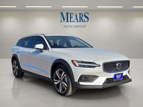 New 2026 Volvo V60 B5 Cross Country Plus w/ Protection Package Premier image 7