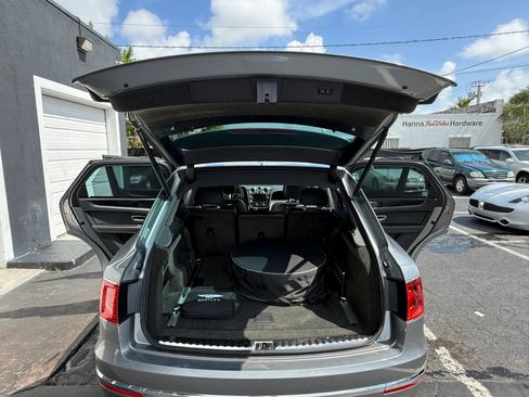 Used 2018 Bentley Bentayga Onyx Edition AWD/4WD image 20