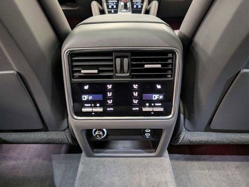 Used 2023 Porsche Cayenne Coupe image 20