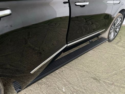 Used 2018 Lincoln Navigator Select w/ Technology Package image 16