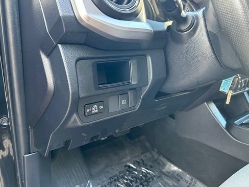 Used 2018 Toyota Tacoma SR5 RWD image 16