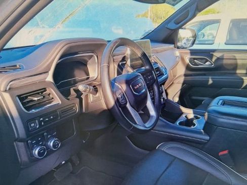 Used 2023 GMC Yukon XL SLT AWD/4WD image 2