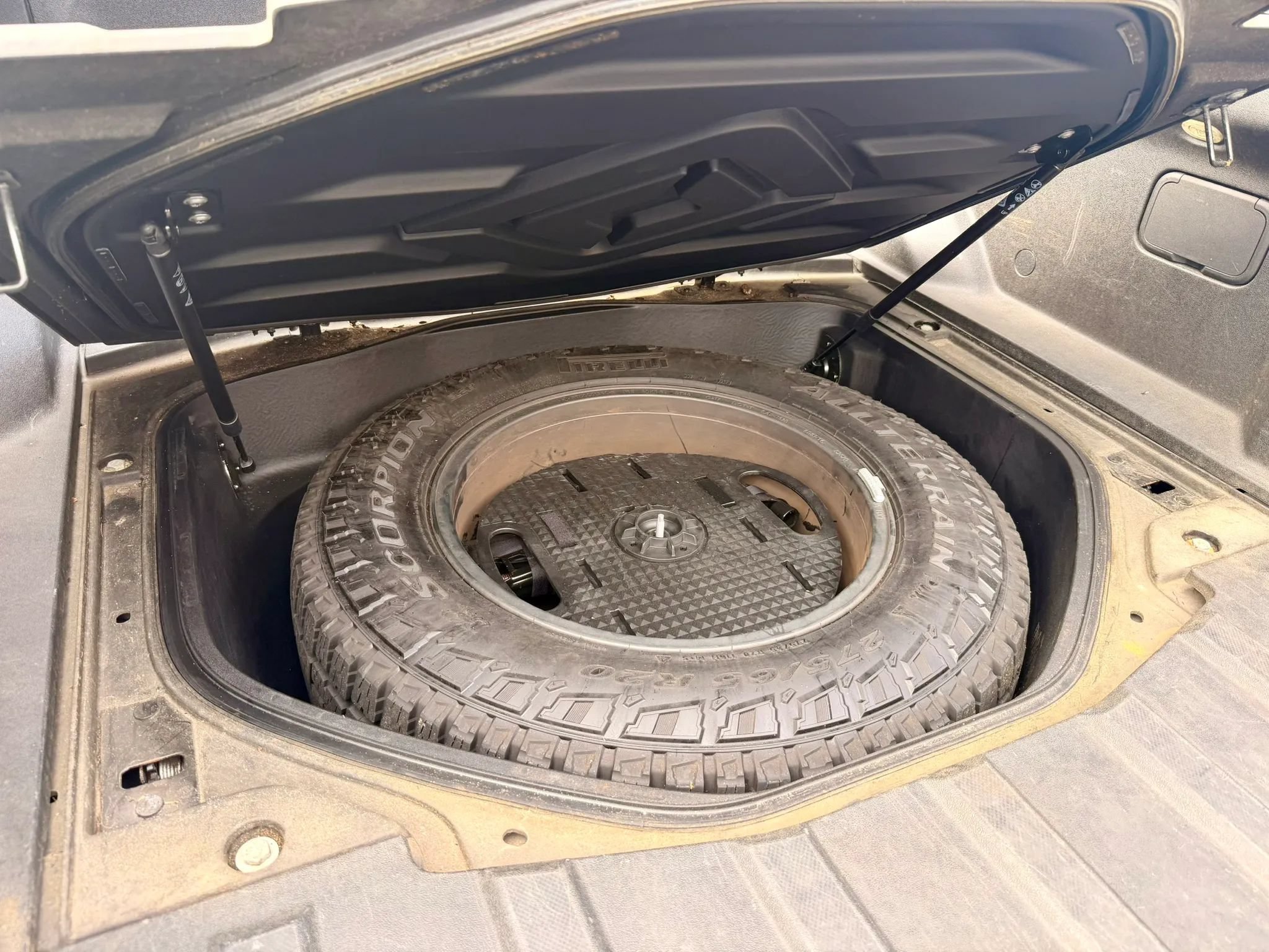 Used 2022 Rivian R1T Adventure AWD/4WD image 65
