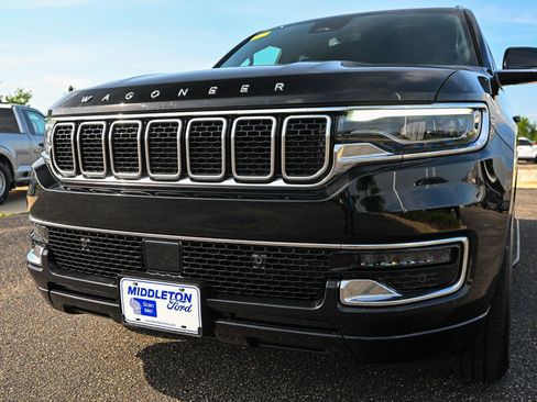 Used 2024 Jeep Wagoneer 4WD image 11
