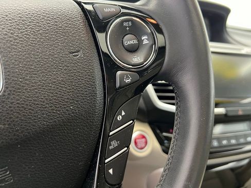 Used 2016 Honda Accord Touring image 20