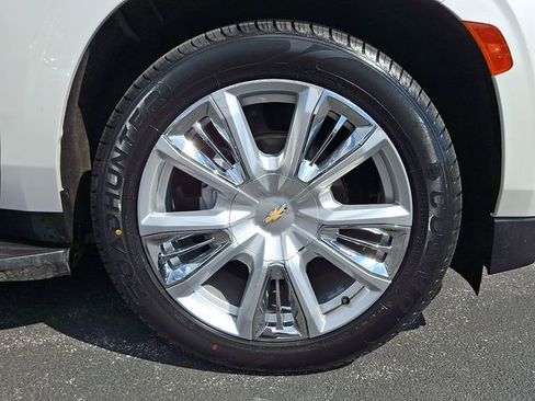 Used 2022 Chevrolet Suburban High Country w/ Max Trailering Package AWD/4WD image 8
