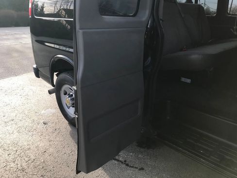 Used 2017 Chevrolet Express 3500 LT w/ LT Preferred Equipment Group image 39