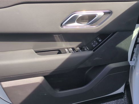 Used 2026 Land Rover Range Rover Velar S image 11