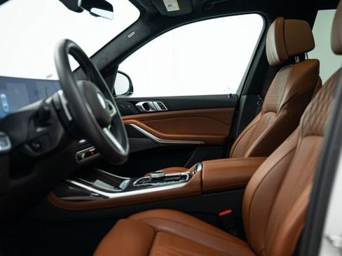 Used 2026 BMW X7 M60i image 10