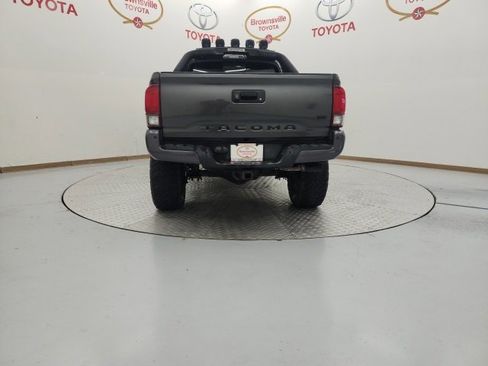 Used 2019 Toyota Tacoma TRD Off-Road w/ Technology Package image 7