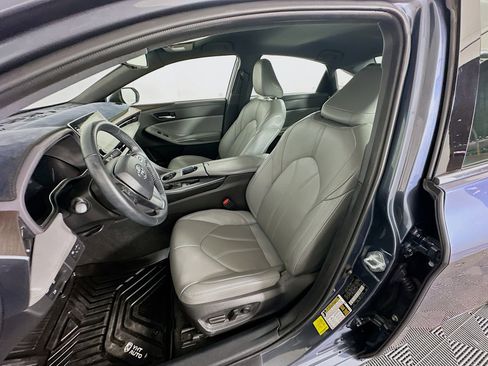 Used 2022 Toyota Avalon XLE image 13