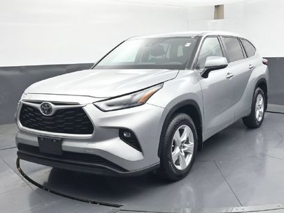 Used 2023 Toyota Highlander LE
