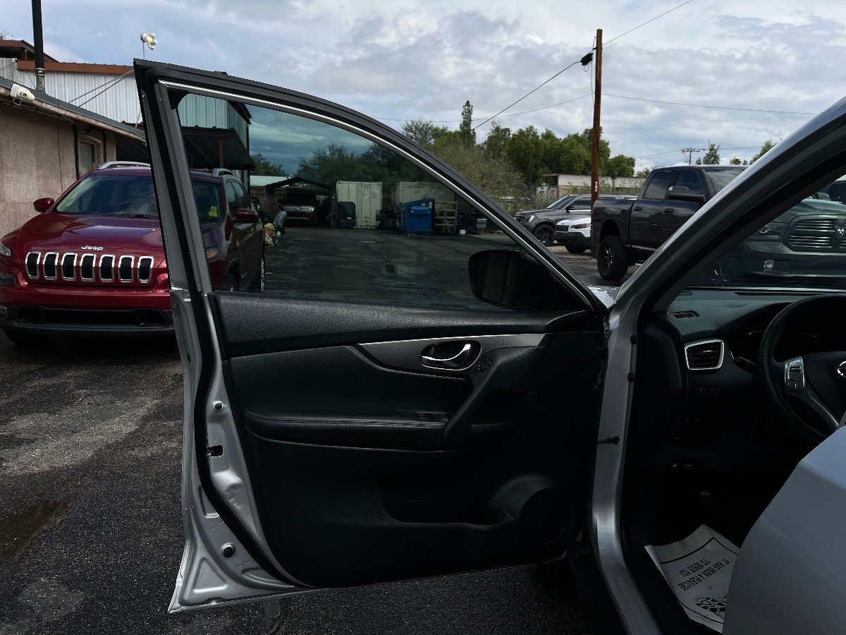 Used 2016 Nissan Rogue SV FWD image 26
