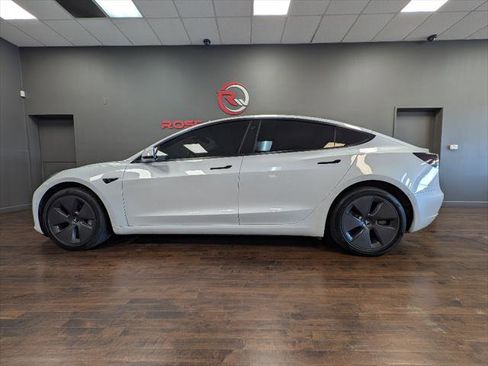Used 2022 Tesla Model 3 image 2