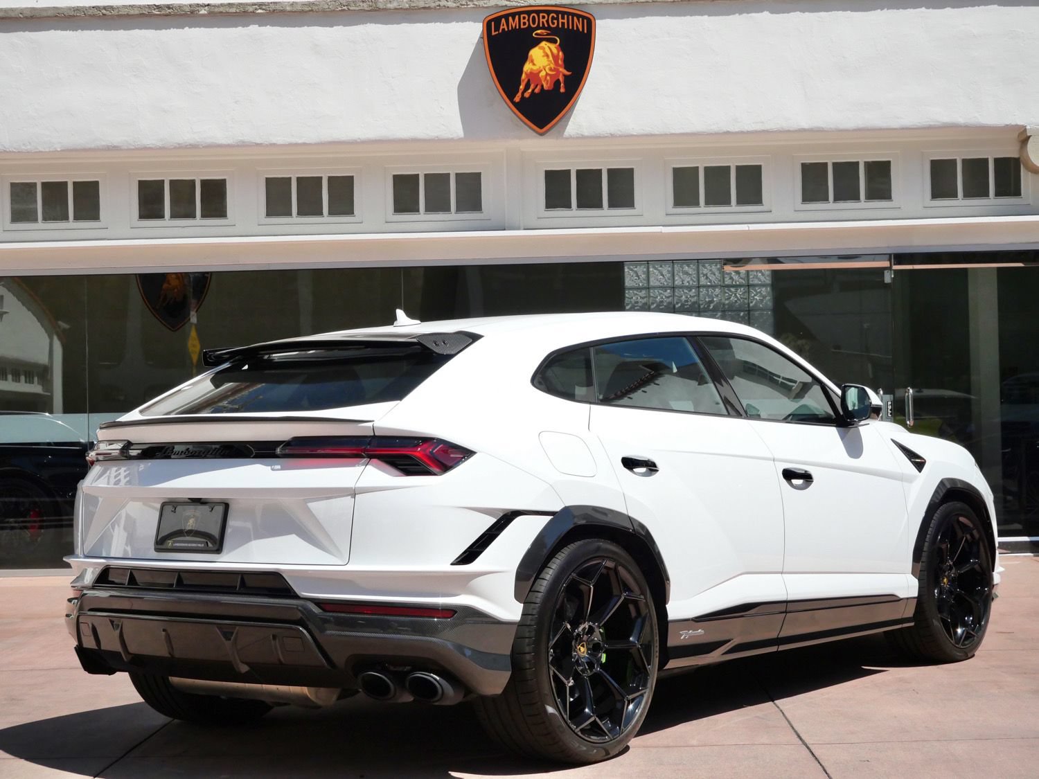 Used 2024 Lamborghini Urus Performante AWD/4WD image 3