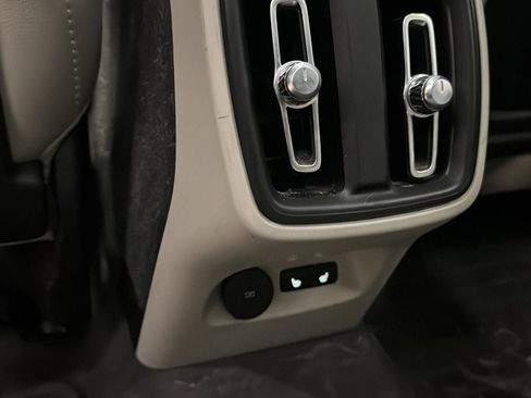 Certified 2023 Volvo XC40 B5 Plus w/ Climate Package image 29