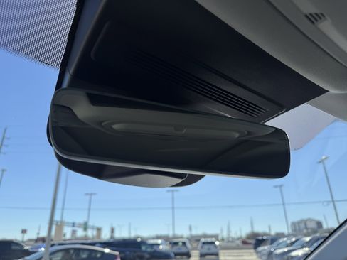 Used 2025 Lincoln Nautilus Reserve image 29