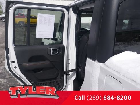 Used 2022 Jeep Gladiator Mojave w/ Cold Weather Group AWD/4WD image 18