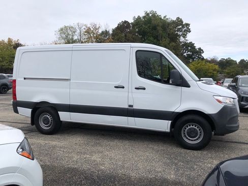 Used 2019 Freightliner Sprinter 2500 w/ Driver Convenience Package image 8