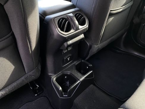 Used 2023 Jeep Wrangler Unlimited Sahara image 27