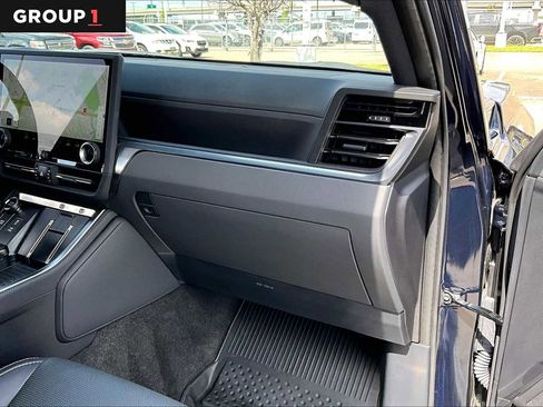 Used 2025 Lexus GX 550 w/ Accessory Package (2T) image 16