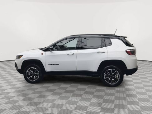Used 2025 Jeep Compass Trailhawk AWD/4WD image 31
