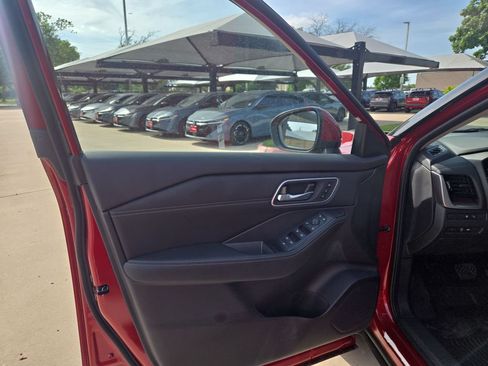 New 2026 Nissan Rogue Platinum w/ Platinum Premium Package AWD/4WD image 9
