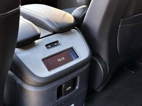 Used 2025 Lincoln Navigator Reserve w/ Jet Appearance Package image 16