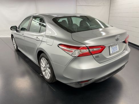 Used 2018 Toyota Camry LE image 3