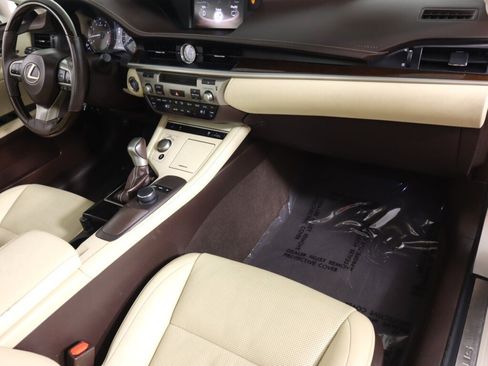 Used 2017 Lexus ES 350 w/ Premium Package FWD image 39