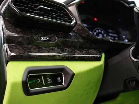 Used 2022 Lamborghini Urus image 16