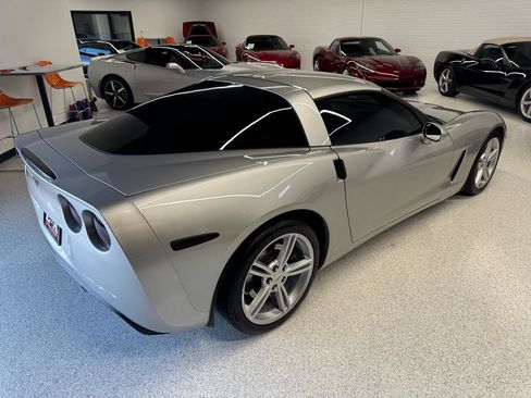 Used 2008 Chevrolet Corvette Coupe w/ Z51 Performance Package RWD image 13