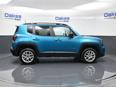 Used 2022 Jeep Renegade Latitude w/ Sun/Sound Group image 9