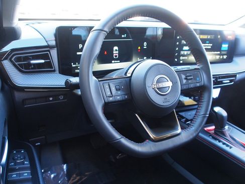 Used 2025 Nissan Kicks SR image 15