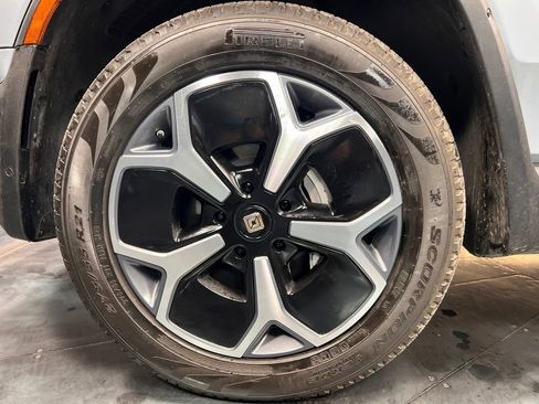 Used 2024 Rivian R1T Adventure AWD/4WD image 27