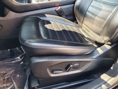 Used 2019 Ford Edge SEL w/ Equipment Group 201A FWD image 12