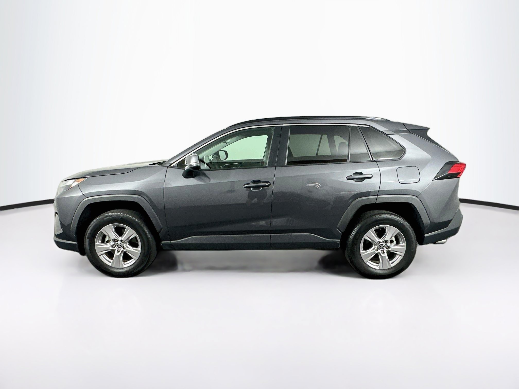 Used 2025 Toyota RAV4 XLE AWD/4WD image 4