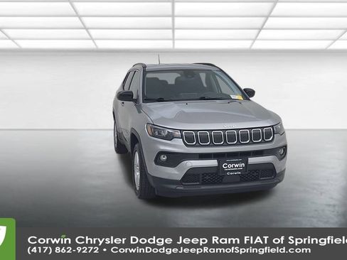 Used 2022 Jeep Compass Latitude image 4