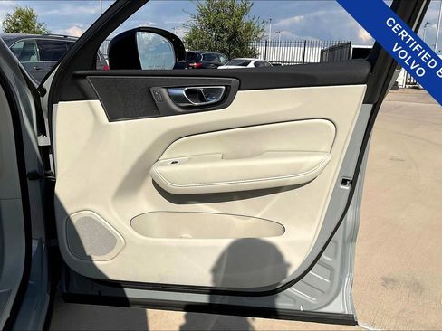 Certified 2025 Volvo XC60 T8 Plus w/ Protection Package Premier image 25