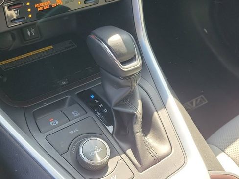 Used 2019 Toyota RAV4 Limited image 25